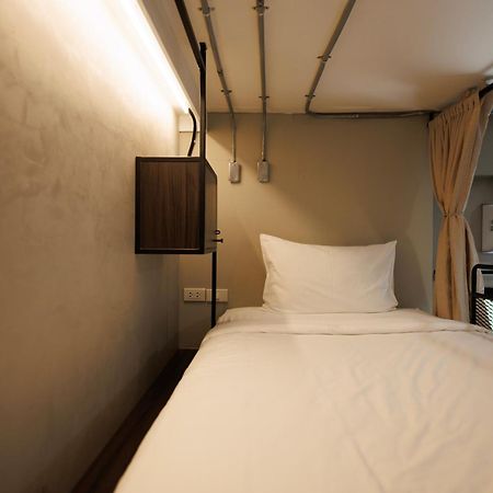 C'House Bangkok Hostel Buitenkant foto