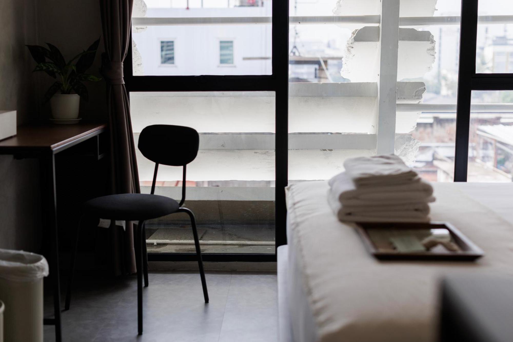 C'House Bangkok Hostel Buitenkant foto
