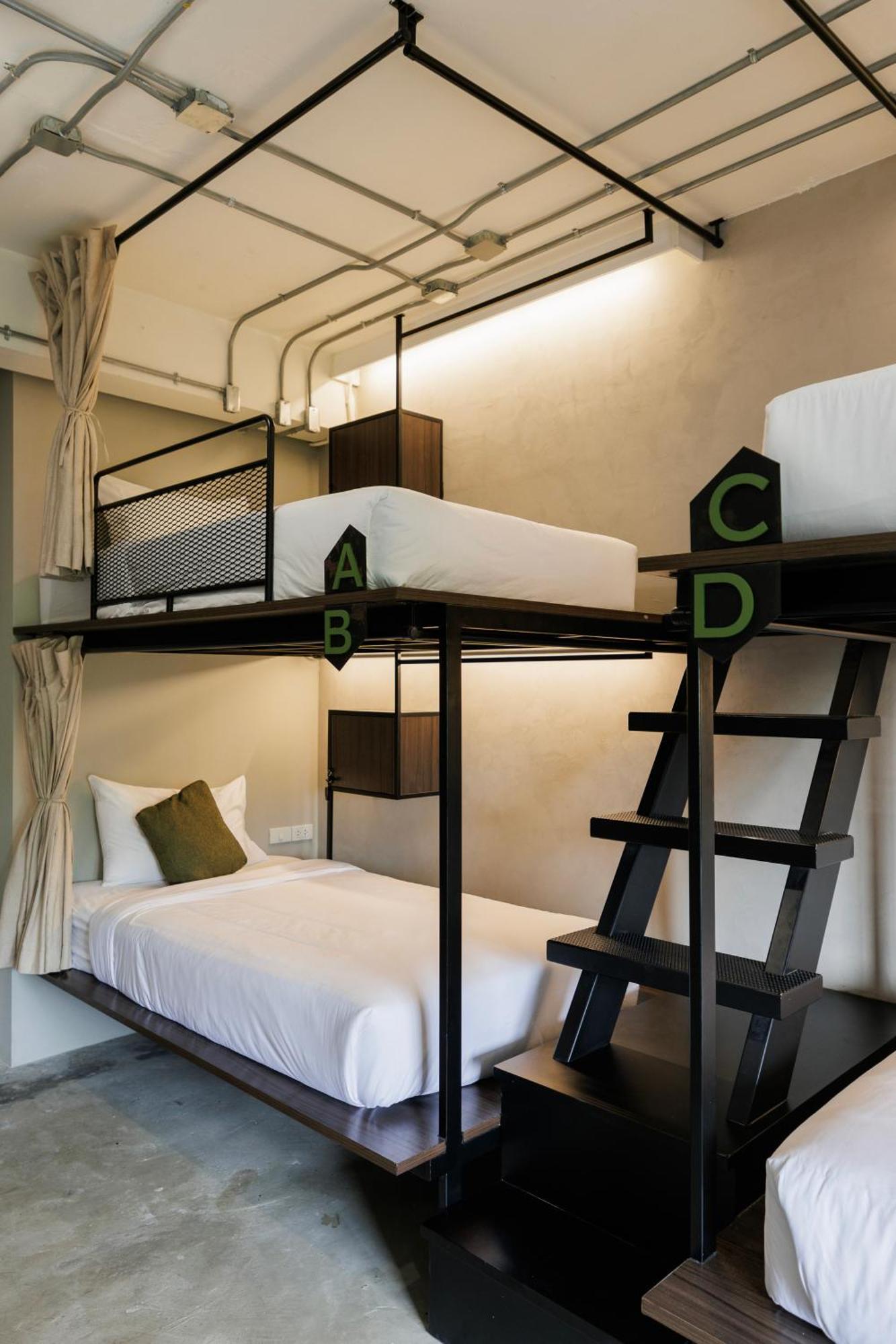 C'House Bangkok Hostel Buitenkant foto