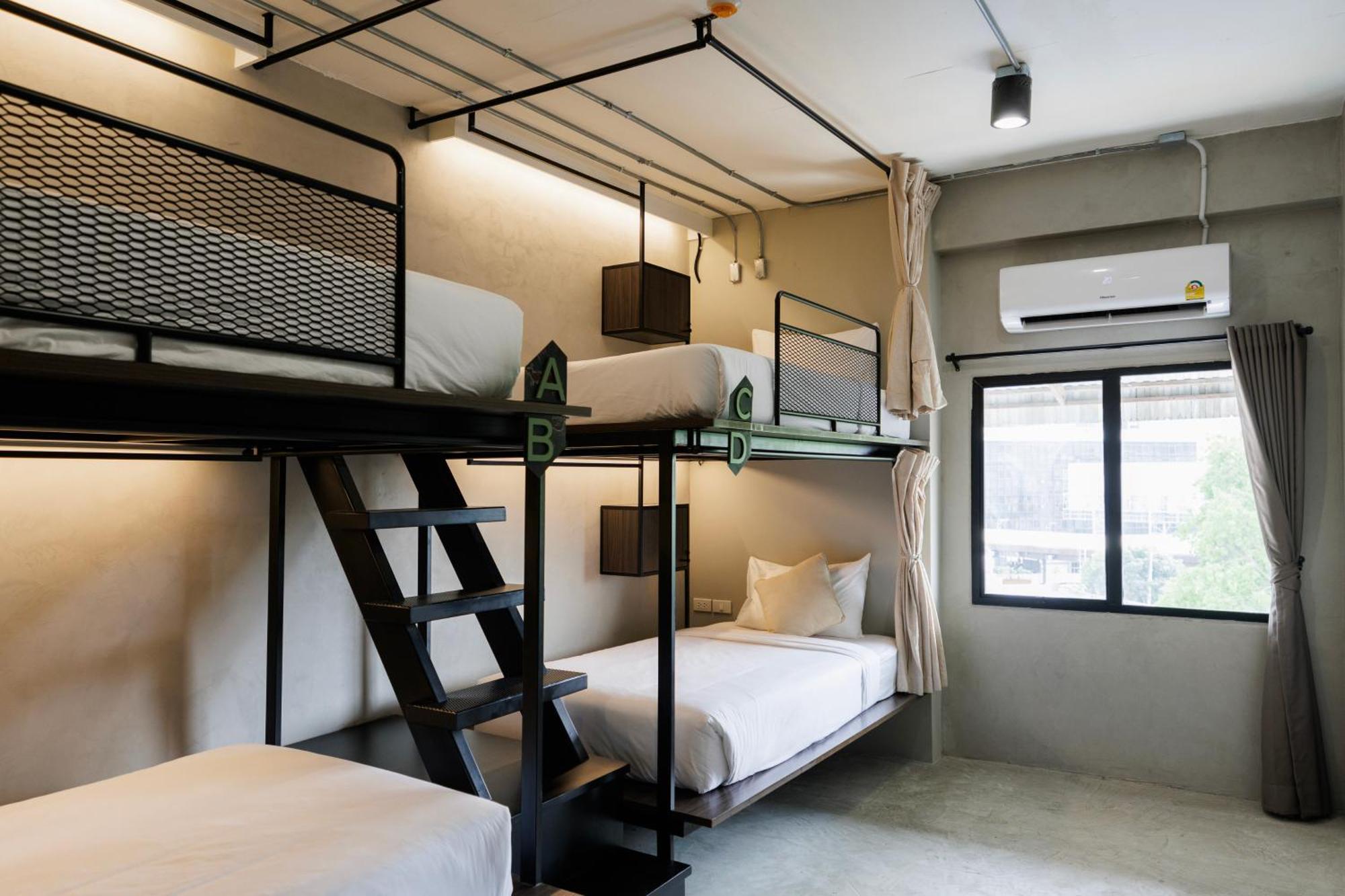 C'House Bangkok Hostel Buitenkant foto